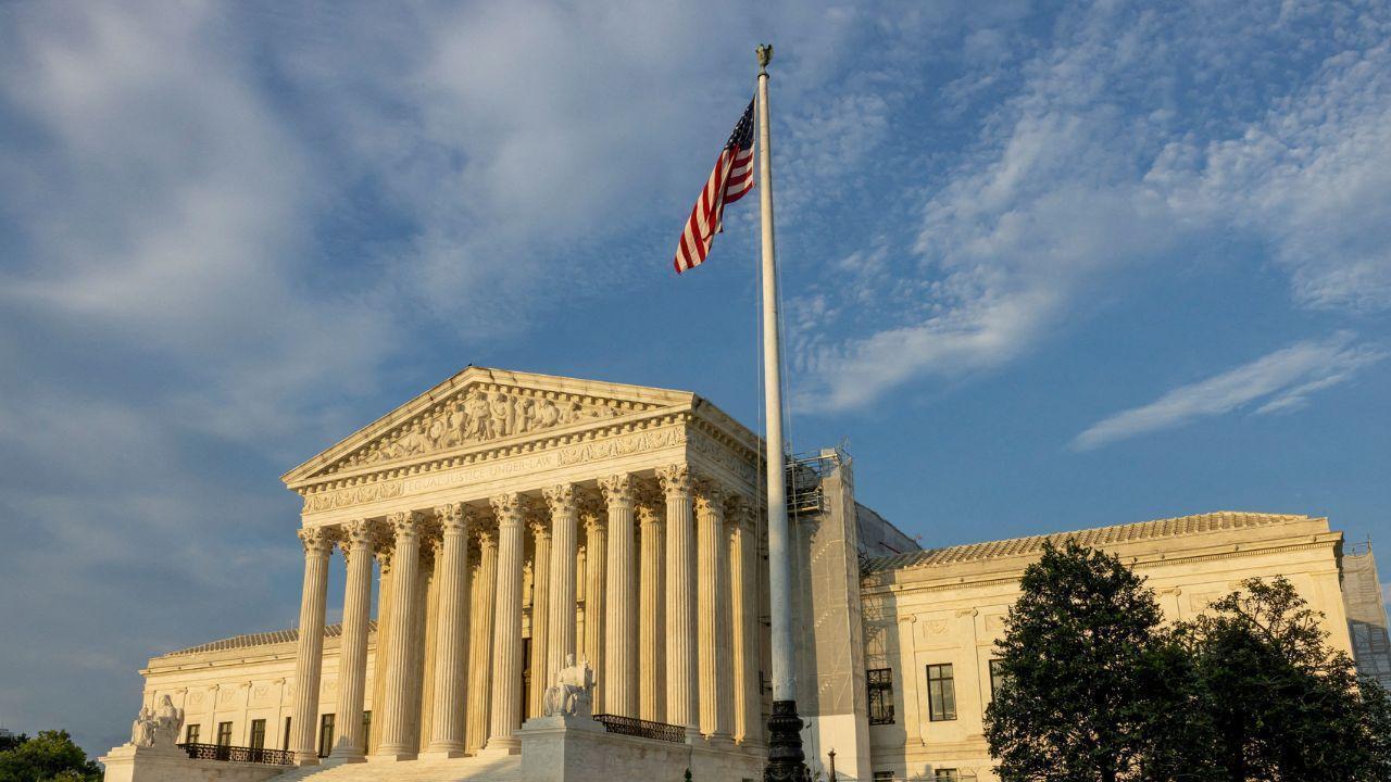 Trump Wins Supreme Court Battle on Migrant Third-Country Deportations