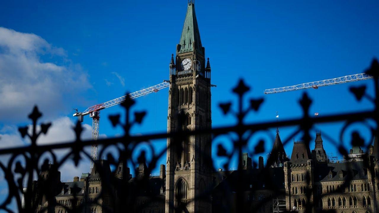 Liberals Lead Conservatives by 13 Points, MPs Break Start