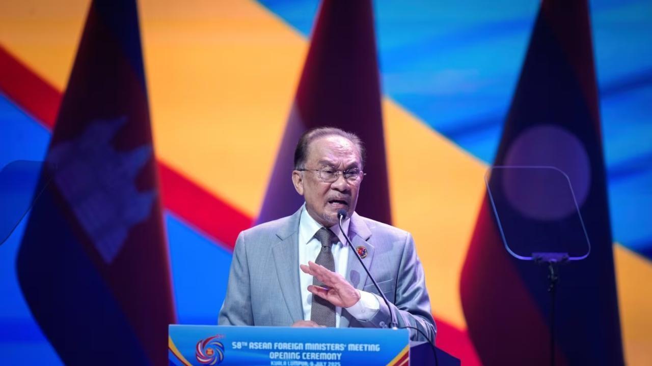 Malaysia PM warns Southeast Asia: trade war is “new weather”