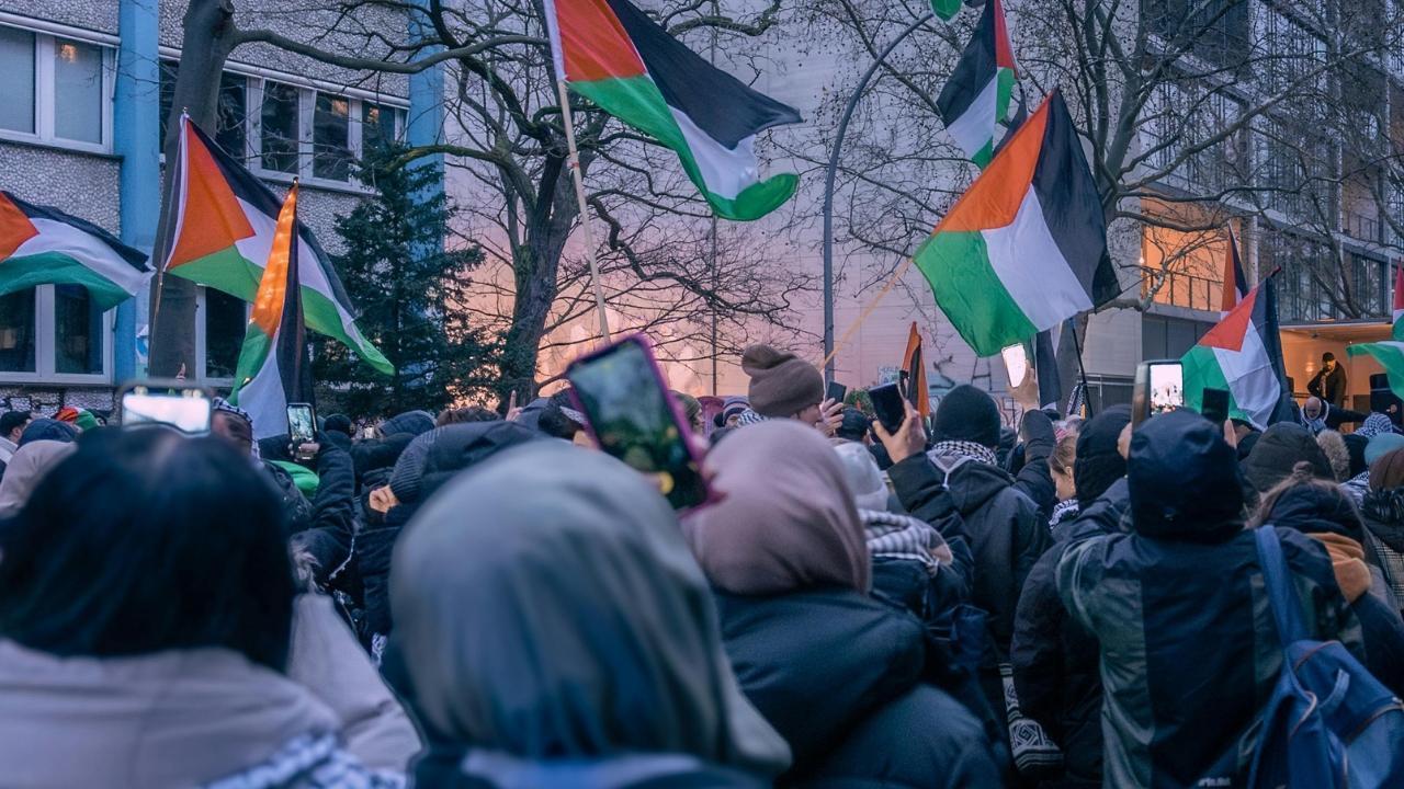 Canada Cabinet Weighs Recognition of Palestinian State