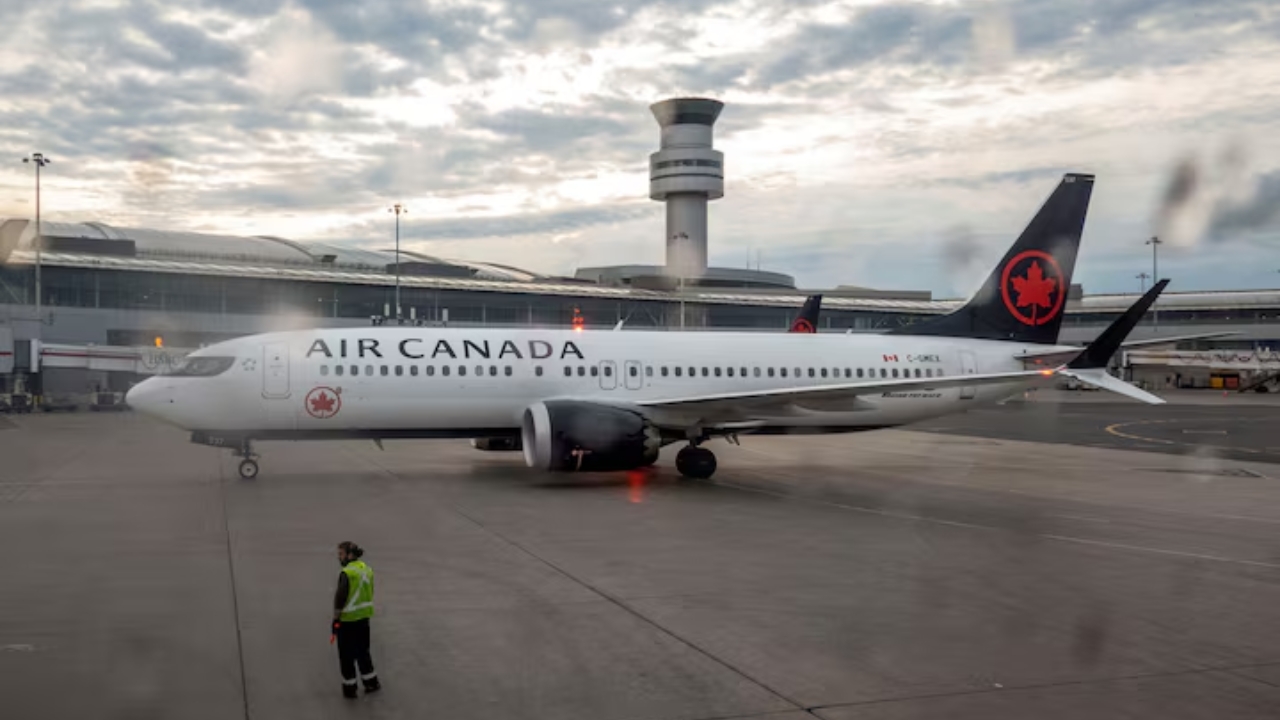 Air Canada Flight Attendants Vote 99.7% in Favor of Strike Mandate