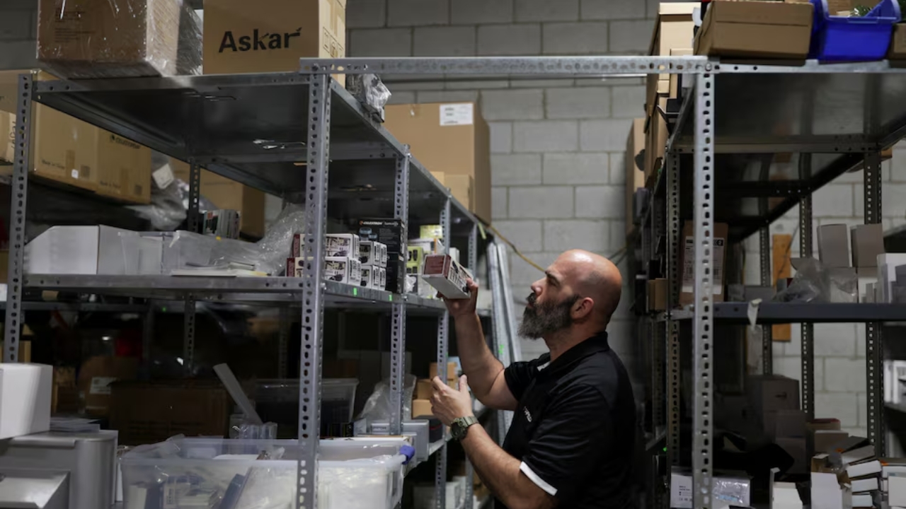 Small Canadian Firms Plagued by U.S. Tariffs, Oil Exempted