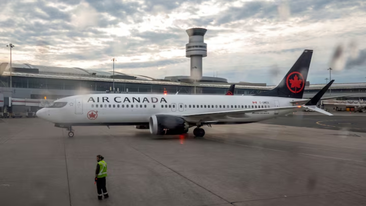 Air Canada attendants picket at four Canadian airports