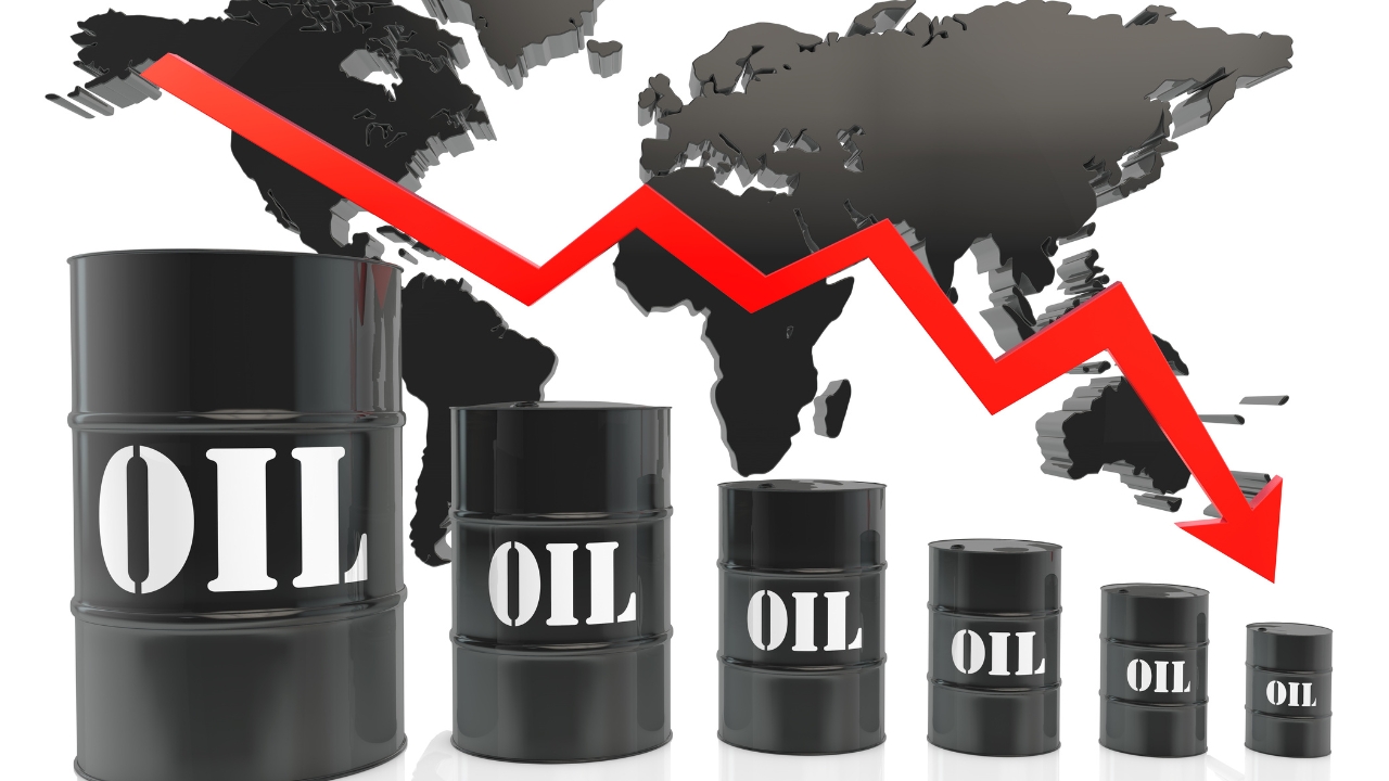 Oil Prices Drop on Weak Demand Hopes but Still Set for Weekly Gain