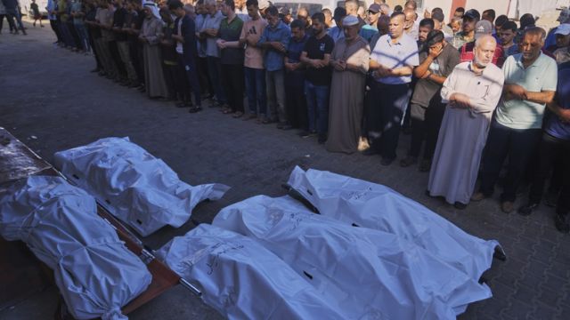 Gaza Airstrikes Kill 31 as Scholars Accuse Israel of Genocide