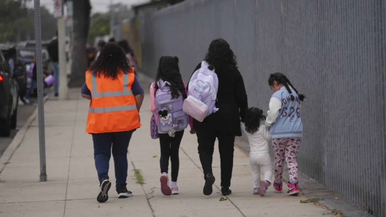 California Bill Parents Must Be Told If Immigration Agents Visit School