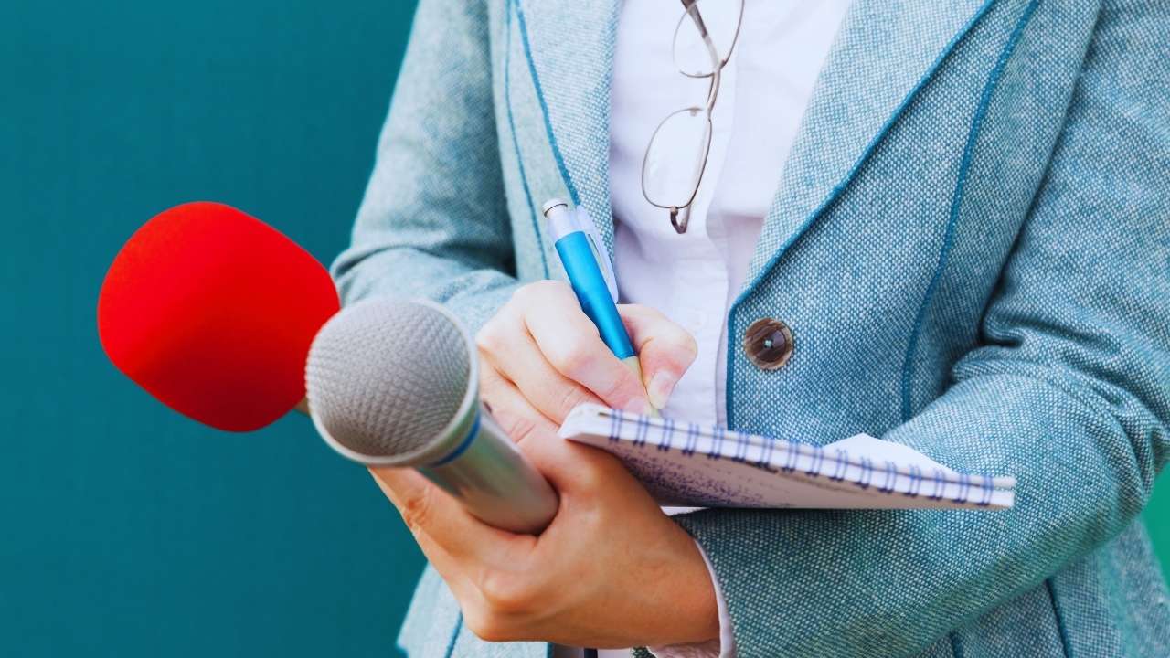 AI in Journalism: Can Machines Replace Human Reporters?