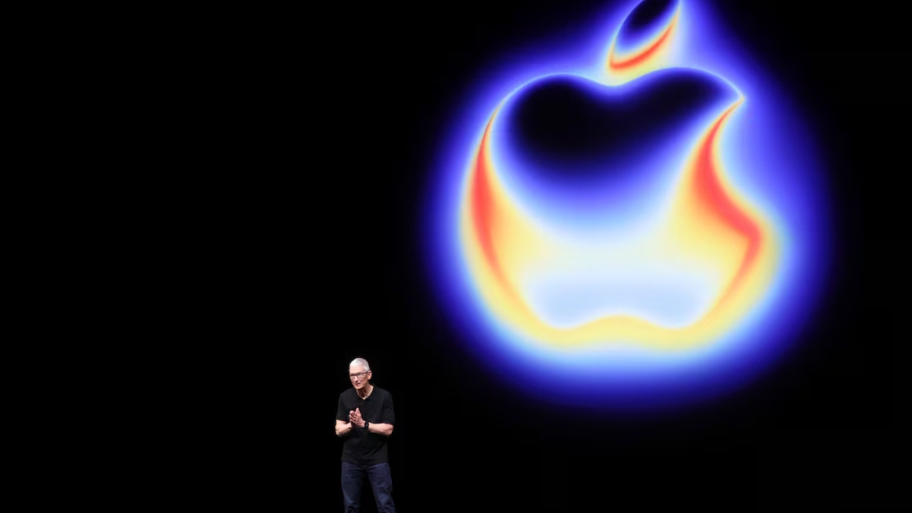 Apple Keeps iPhone Prices Steady Despite Trump Tariffs