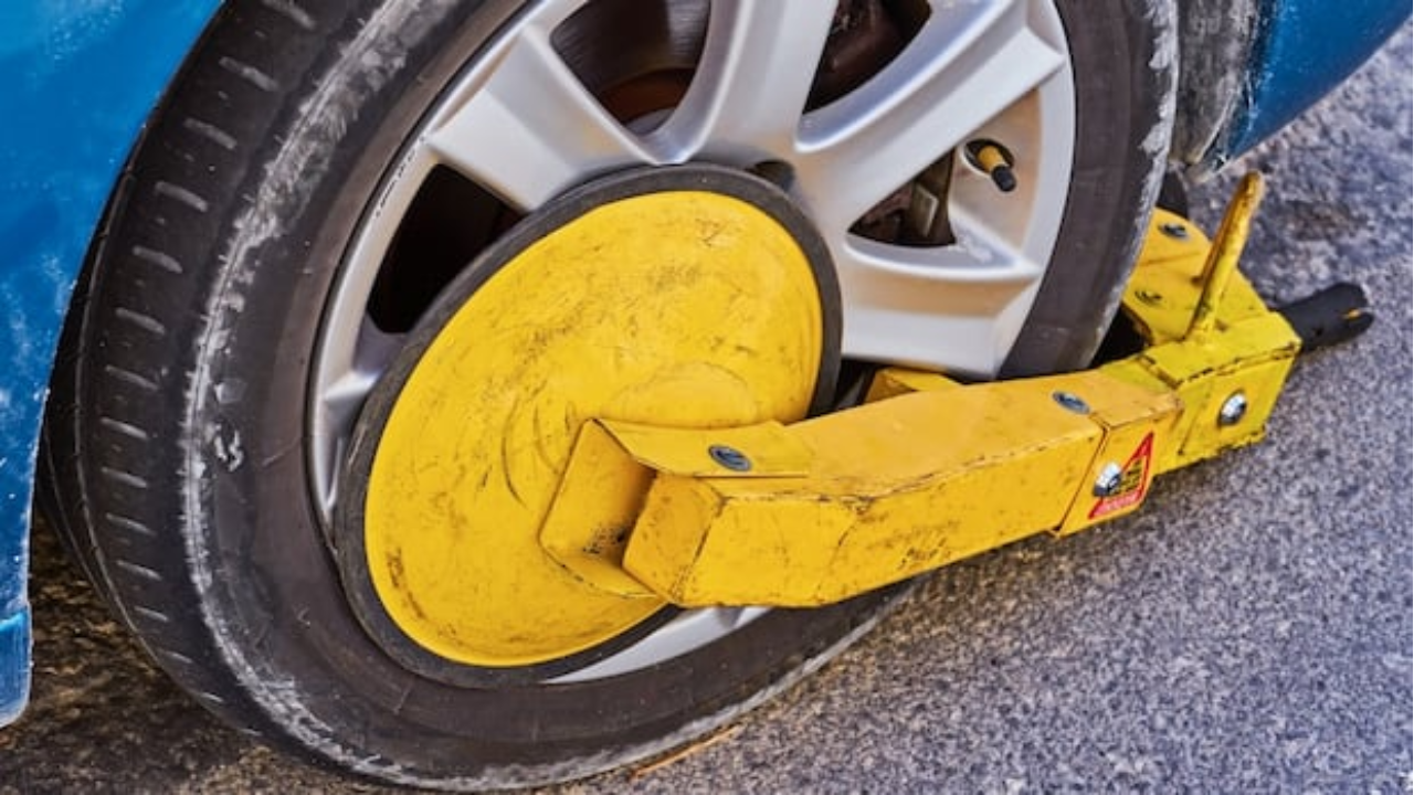 Ontario Mayor Suggests Wheel Clamps for Quebec Cars Over Fines