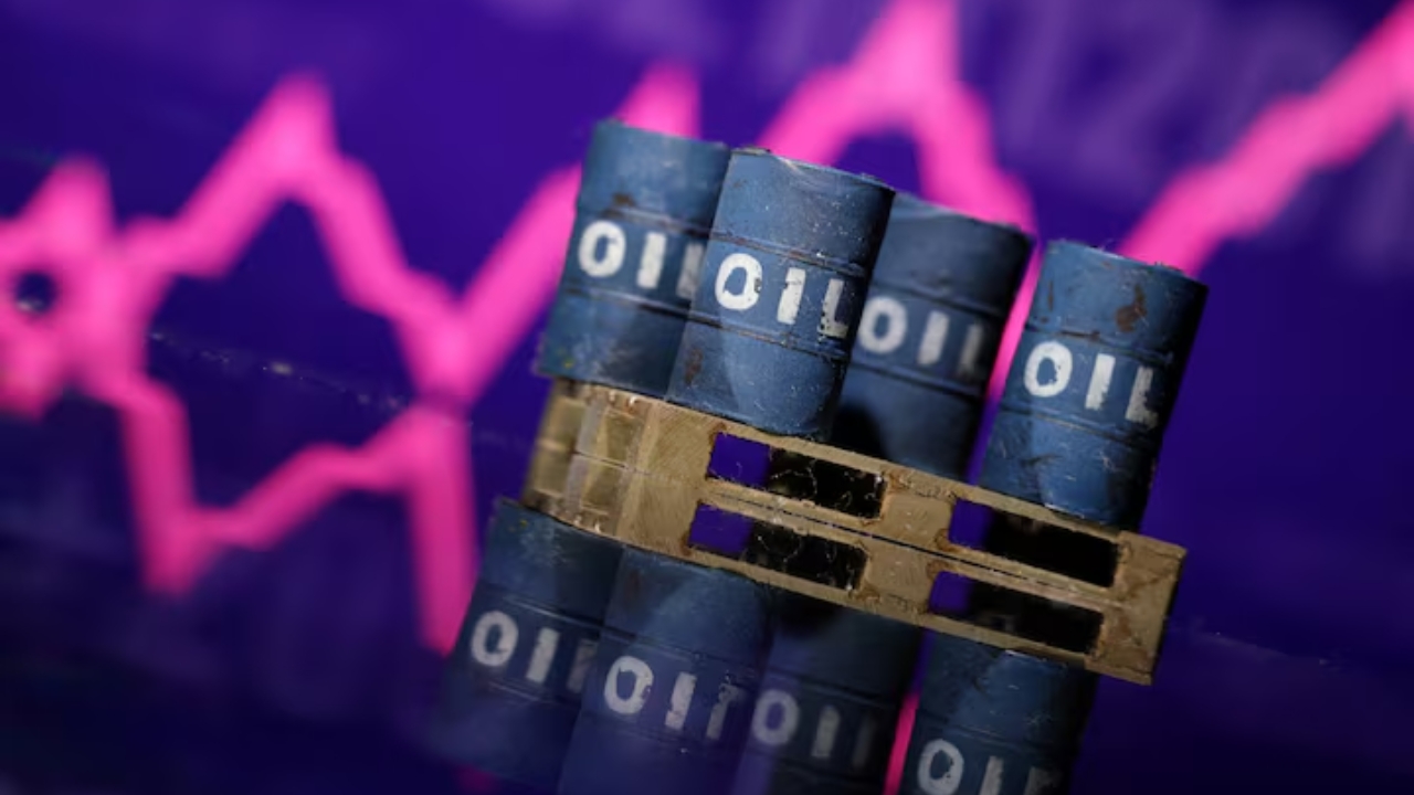 Oil prices drop on oversupply, weak U.S. demand concerns
