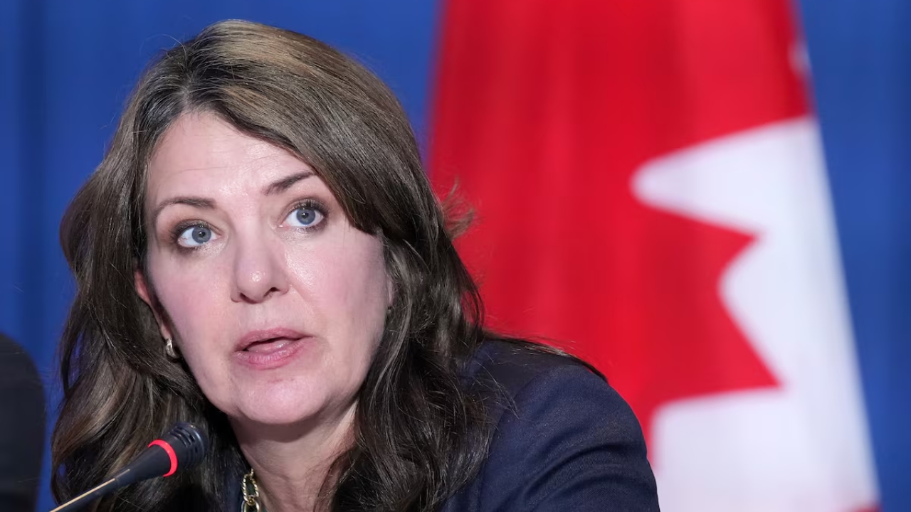 PQ Leader Backs Alberta Premier for Standing to Ottawa