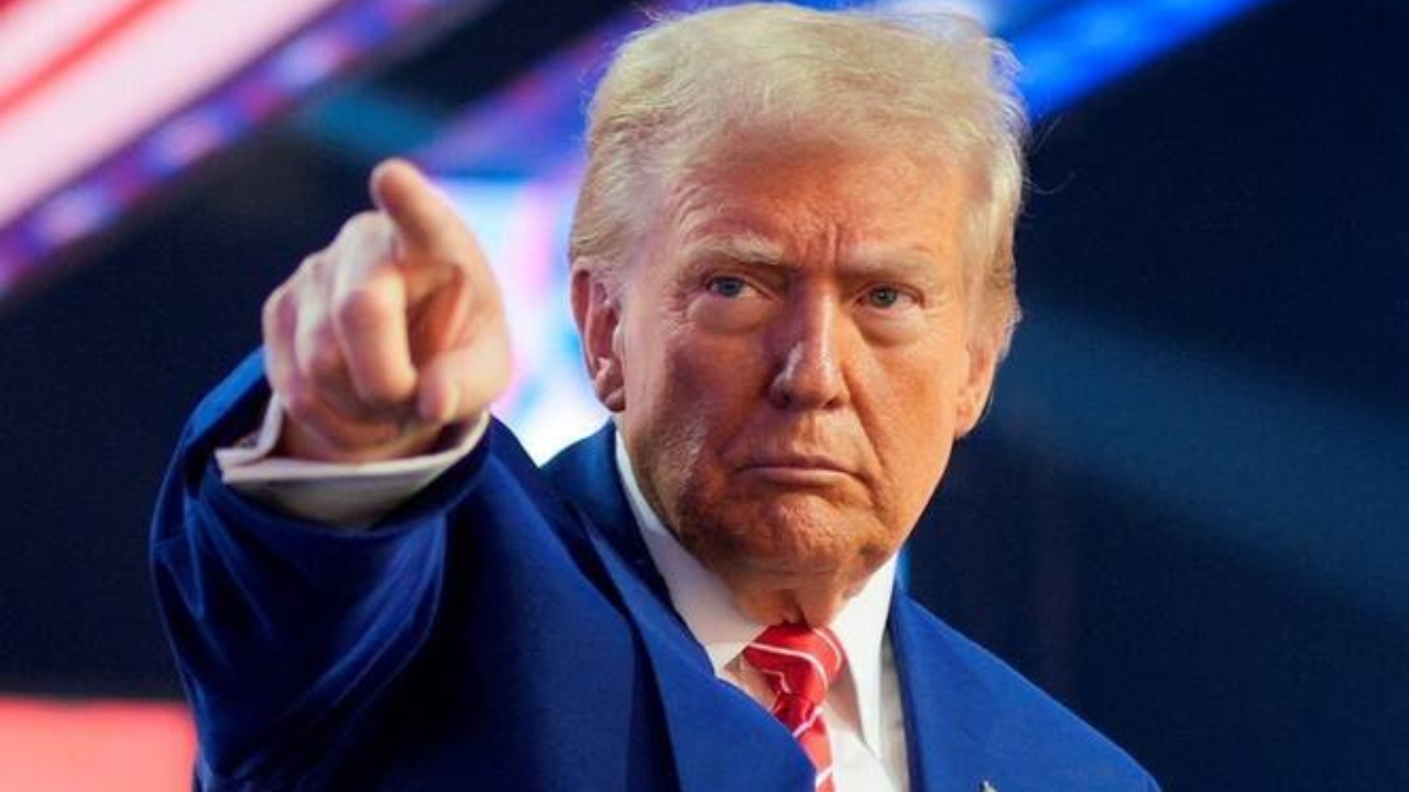 Trump Pressures NATO to Stop Buying Russian Oil Before Sanctions