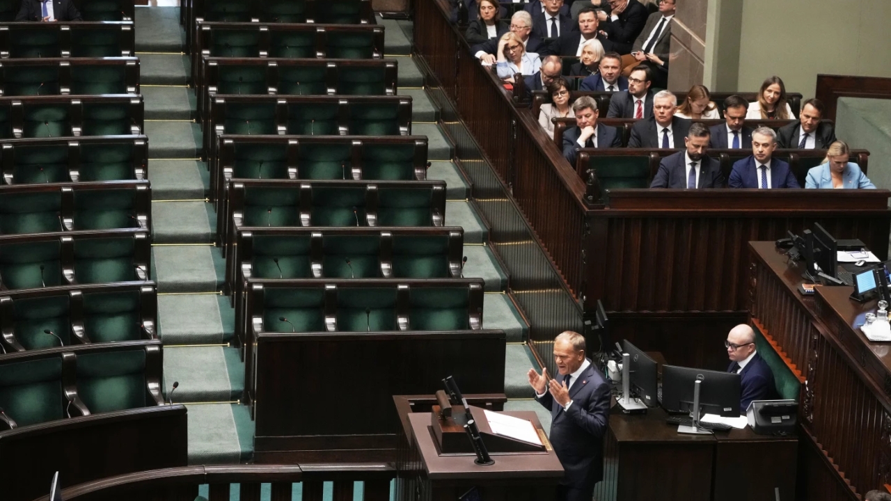 Poland's Prime Minister Tusk Wins Confidence Vote Amid Challenges