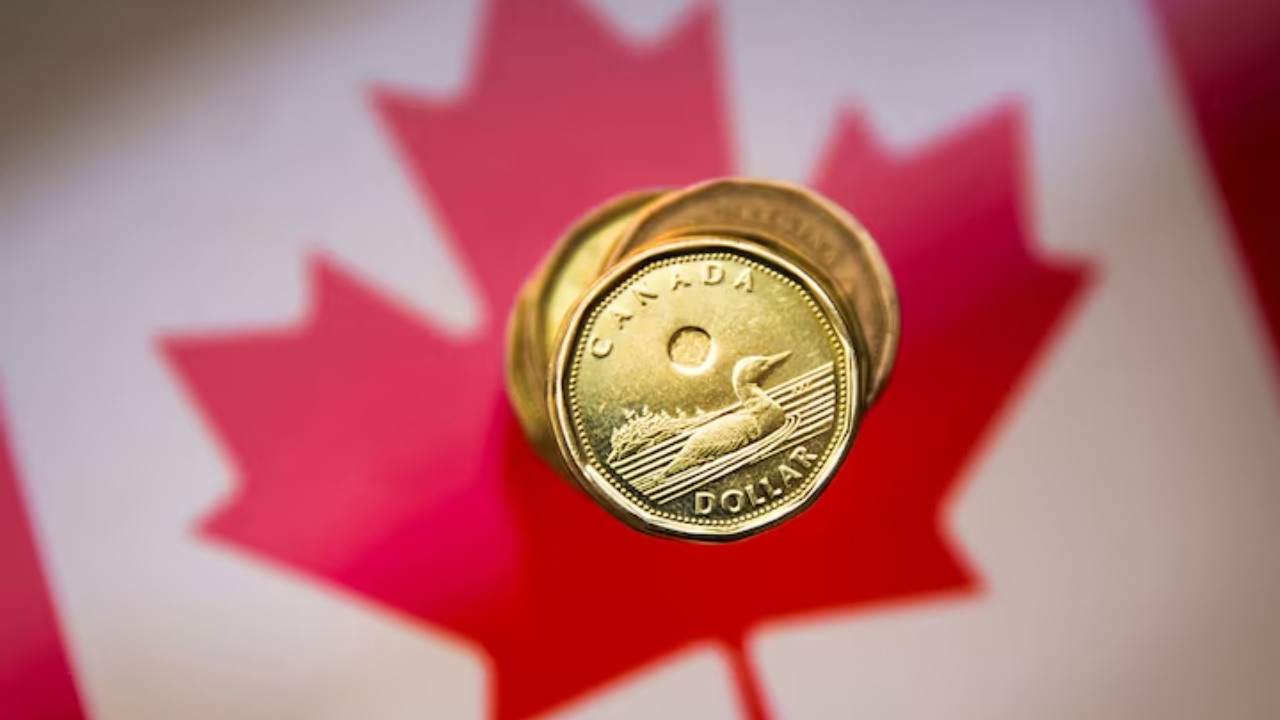 Canadian Dollar Weakens Amid Mixed Central Bank Signals