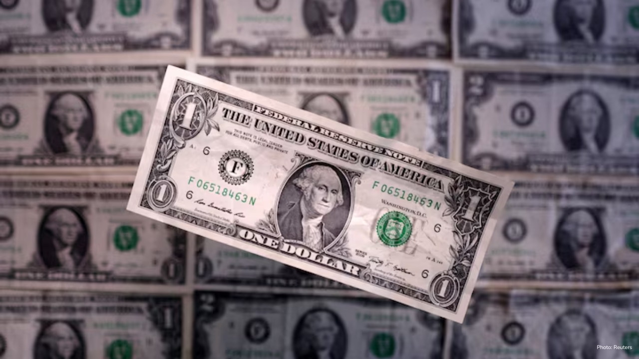 Dollar Holds Steady as Investors Await Fed Officials' Speeches