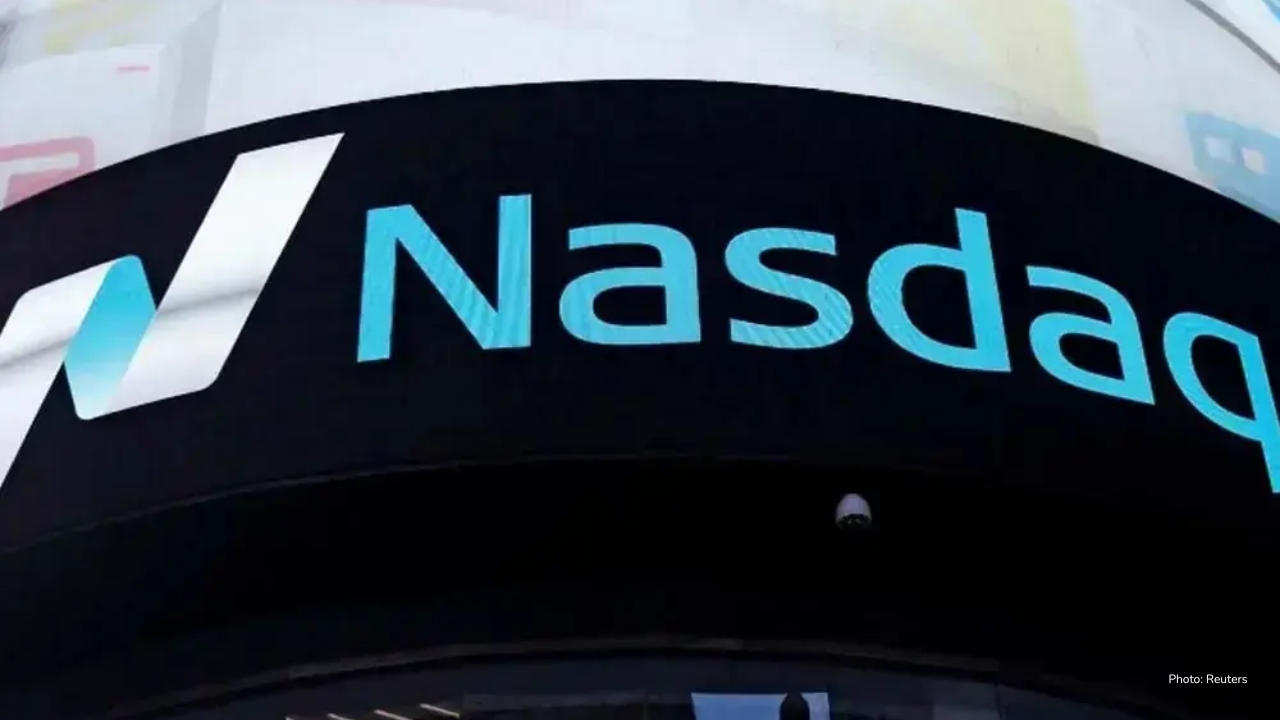 U.S. Stock Market Shows Mixed Signals Amid Visa Policy Concerns