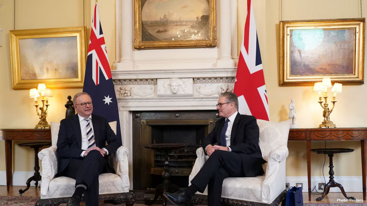 Australia’s Prime Minister Confident AUKUS Pact Will Move Forward After Meeting UK’s Starmer