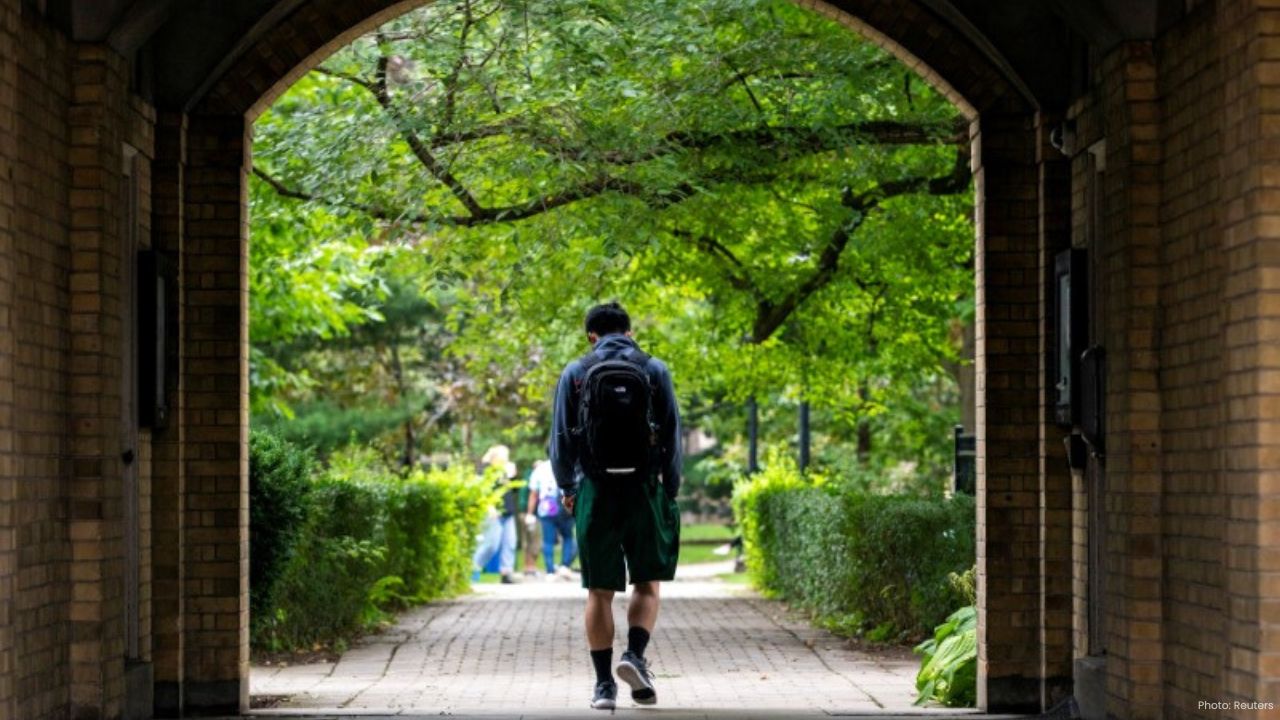 Rising H-1B Fees Push Indian Students Toward Canada