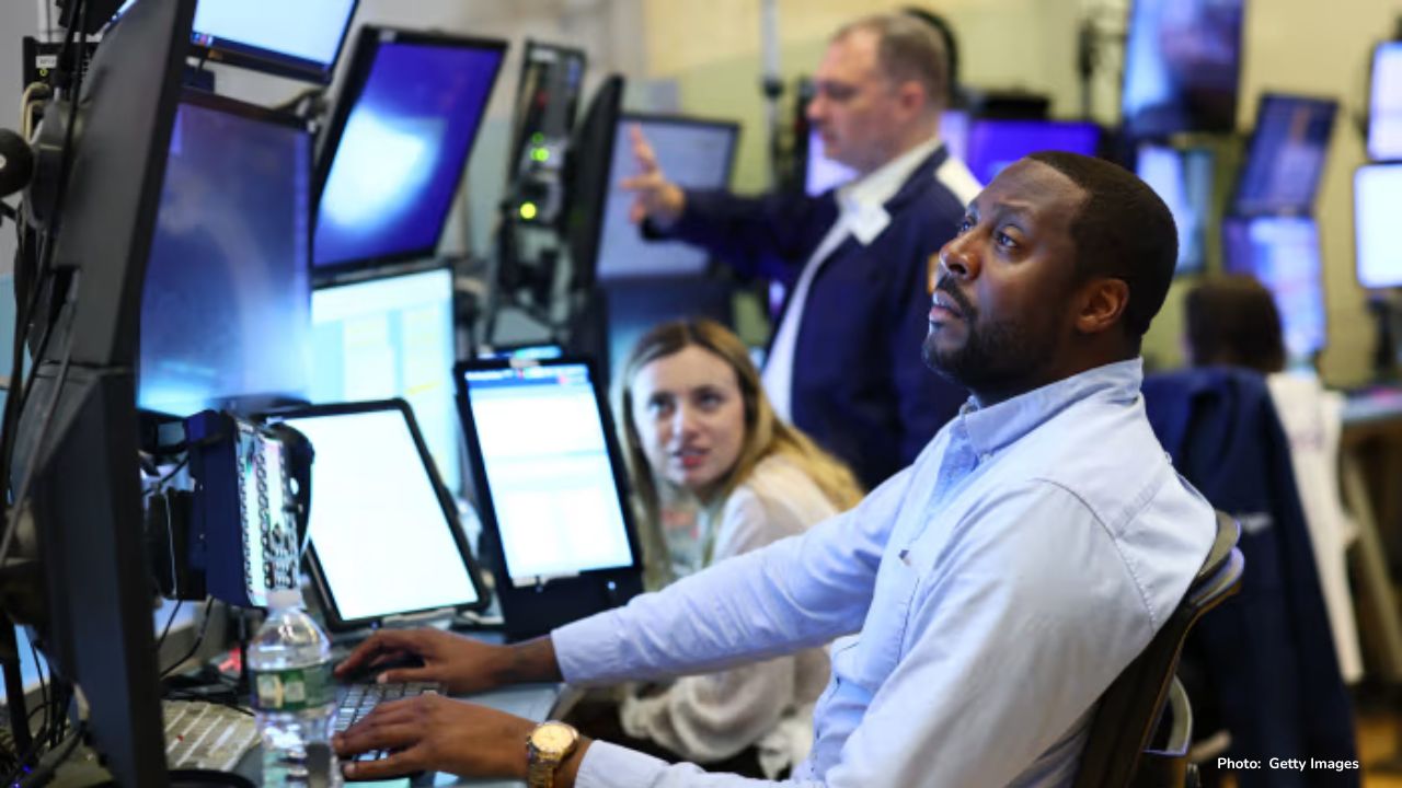 Wall Street Futures Rise Amid Government Shutdown Concerns