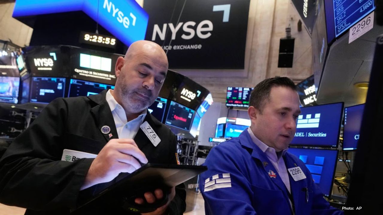 Stocks Edge Higher, Dollar Falls, Gold Hits Record as Investors Watch U.S. Shutdown Risk