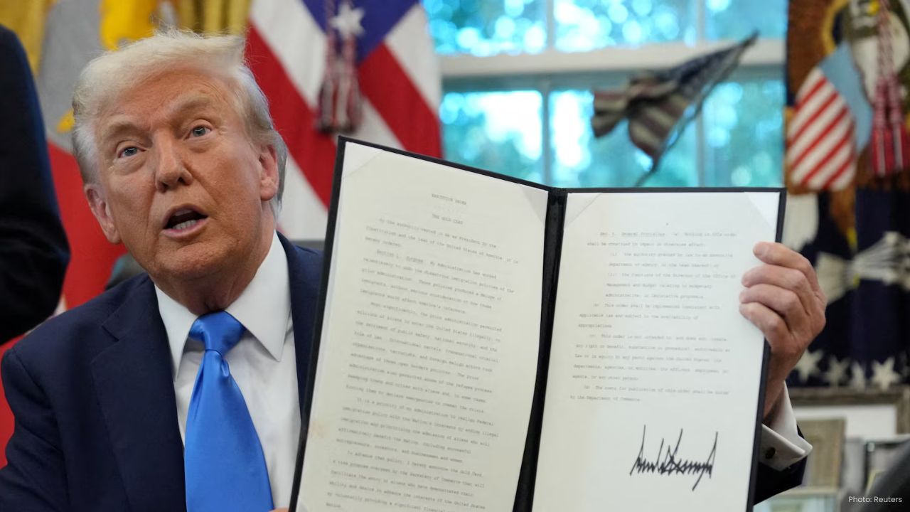 US Senators Move to Tighten H-1B L-1 Visa Rules Amid Controversy