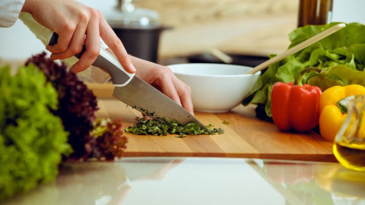 Easy Cooking Tips for Busy People: Save Time in the Kitchen
