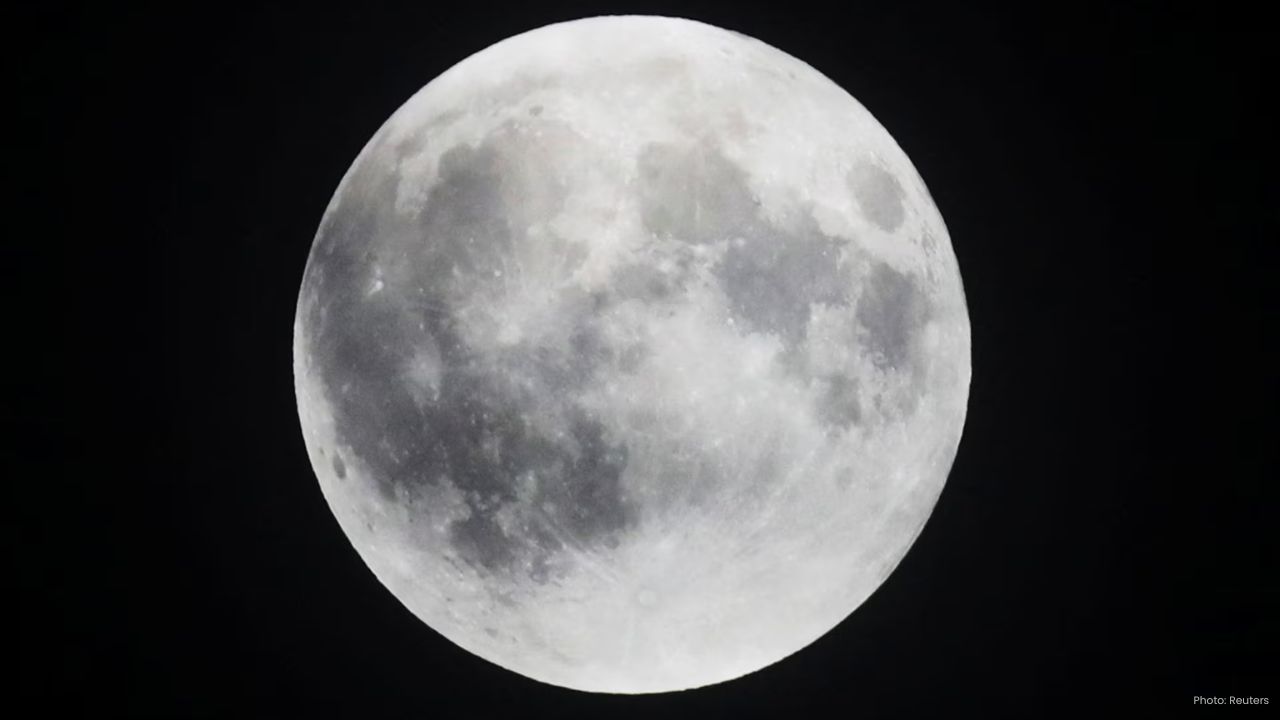 October’s Harvest Supermoon Rises as Artemis II Readies for Launch