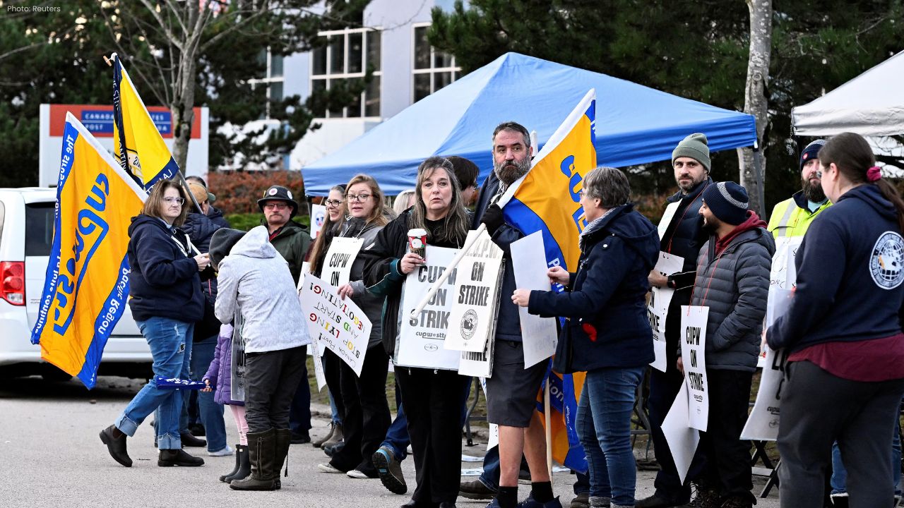 Postal Union Ottawa Face Off Over Canada Post Reforms