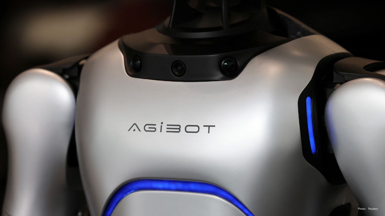 Chinese Robot Maker AgiBot Plans Hong Kong IPO Next Year