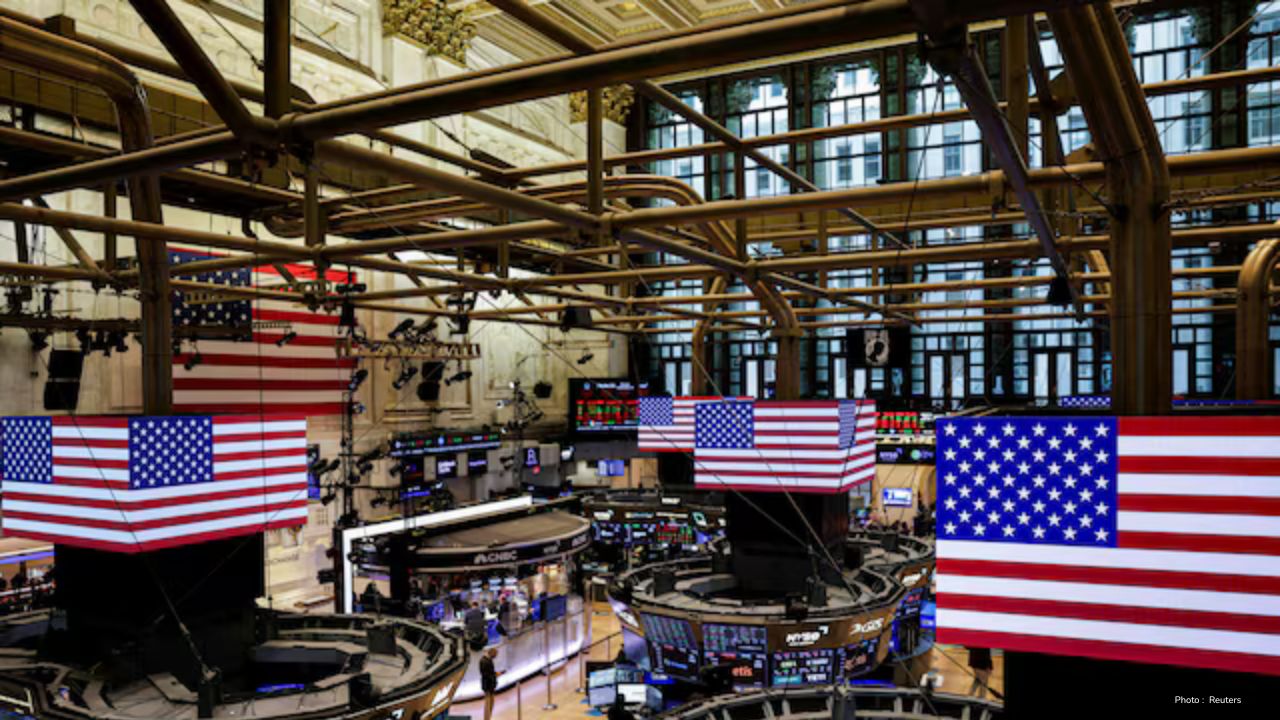 U.S. Stock Futures Rise Slightly Ahead of Consumer Sentiment Data