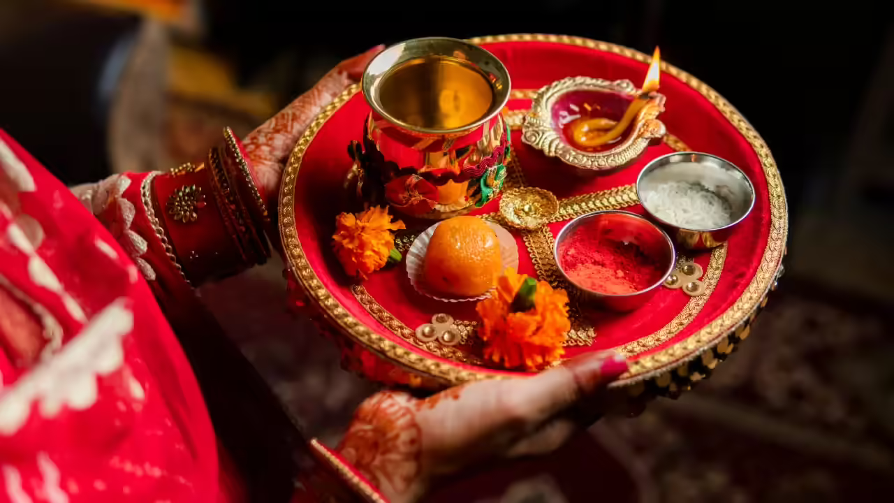 Karwa Chauth 2025: Date, Moonrise, Pooja Rituals, Stories & Modern Celebrations