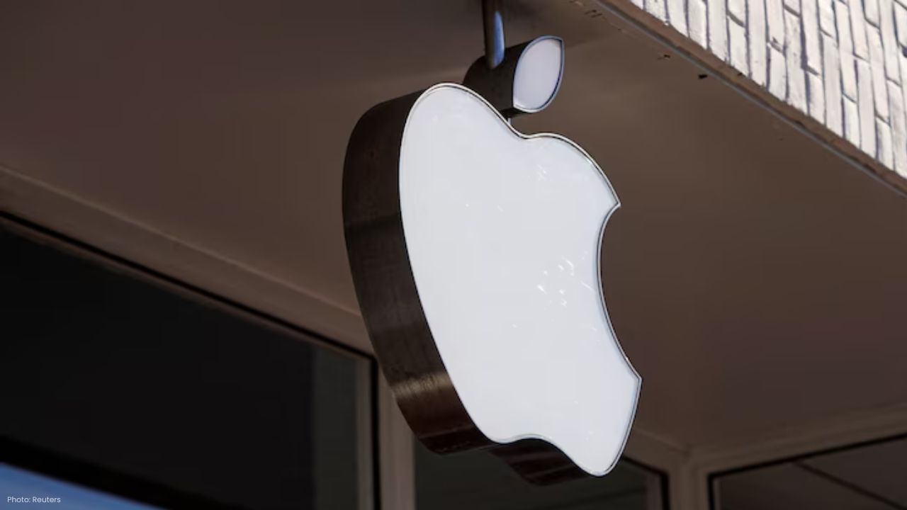 Apple Faces Lawsuit Over AI Training With Pirated Books
