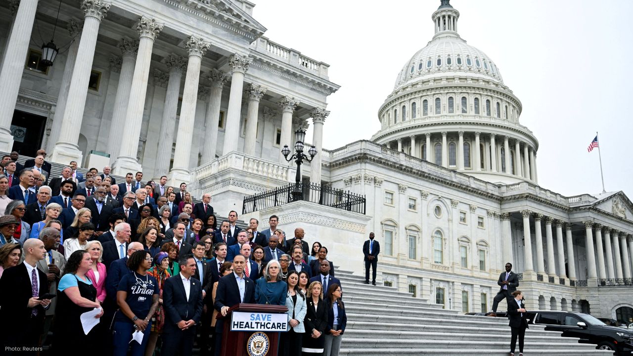 Trump Orders Mass Federal Layoffs Amid Prolonged Shutdown