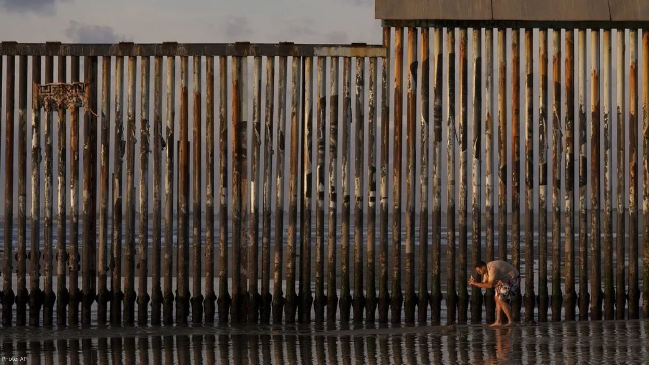 US Awards $4.5B in Contracts for 230-Mile Southwest Border Wall