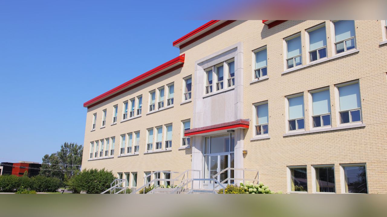 Alberta Teachers Gain Public Support as Strike Enters Second Week