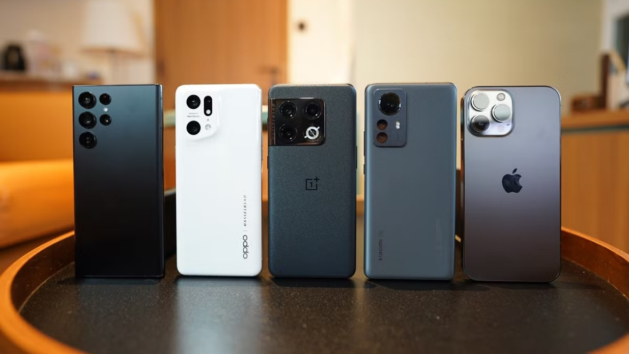 AI and Battery Wars: Inside 2025’s Biggest Smartphone Rivalry Between Apple, Samsung, Google, and OnePlus