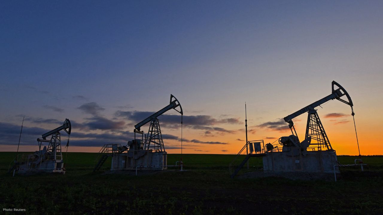 U.S. Investors Flock to Canadian Oil as Sector Returns Cash