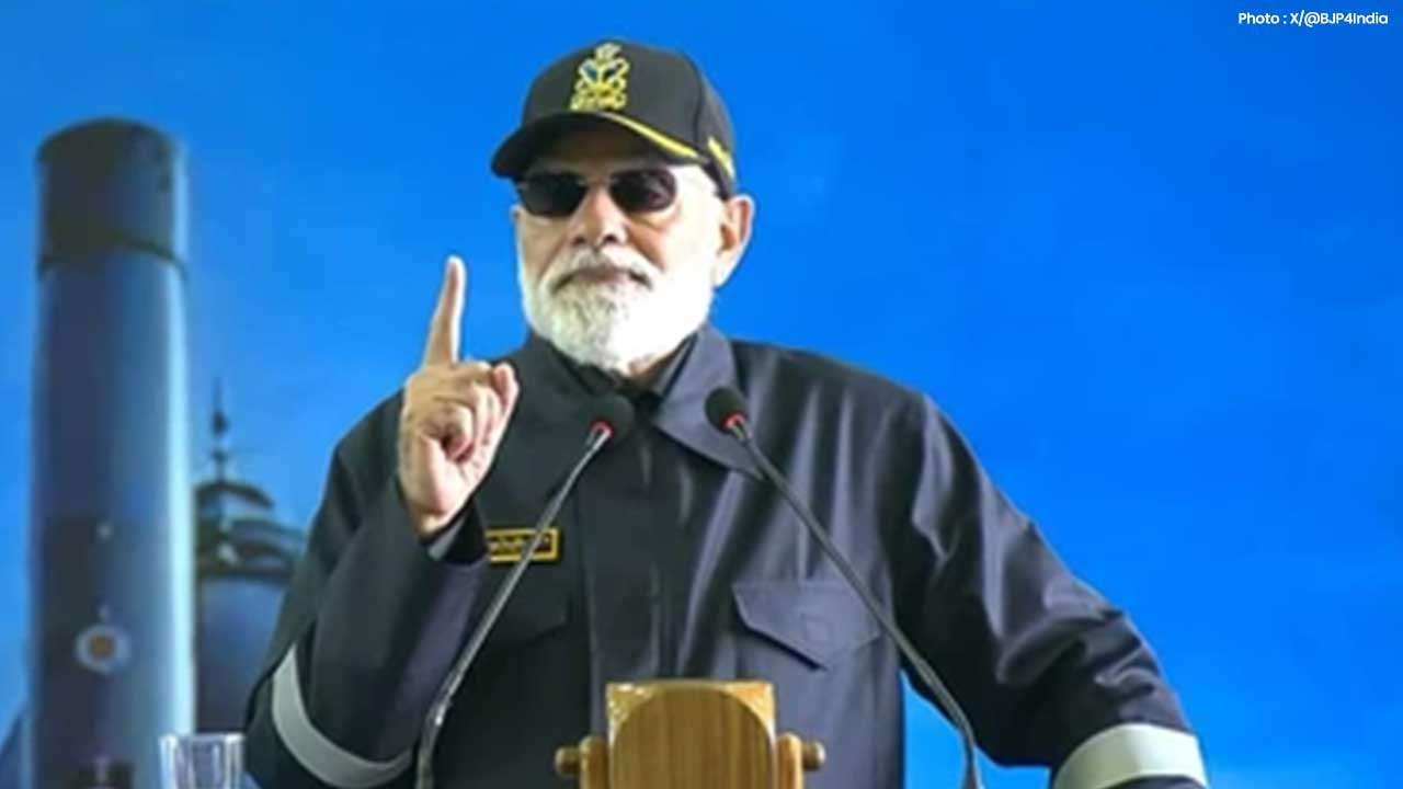 PM Modi Marks Deepavali Aboard INS Vikrant, Celebrates National Achievements