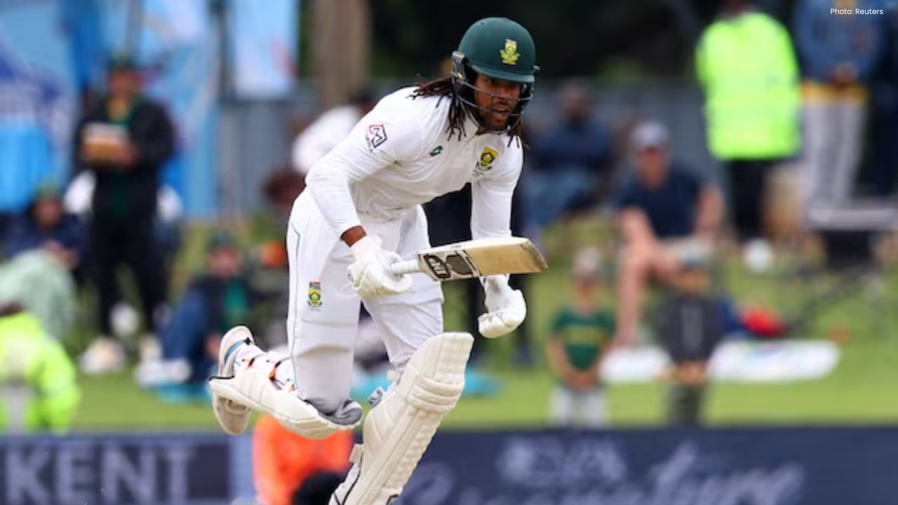Defiant Lower Order Keeps South Africa in the Test Hunt