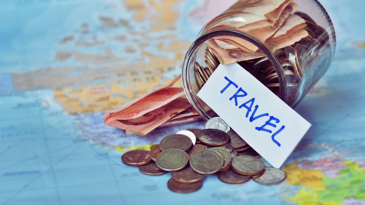 Mastering Low-Cost Travel: Practical Tips from Experienced Travelers
