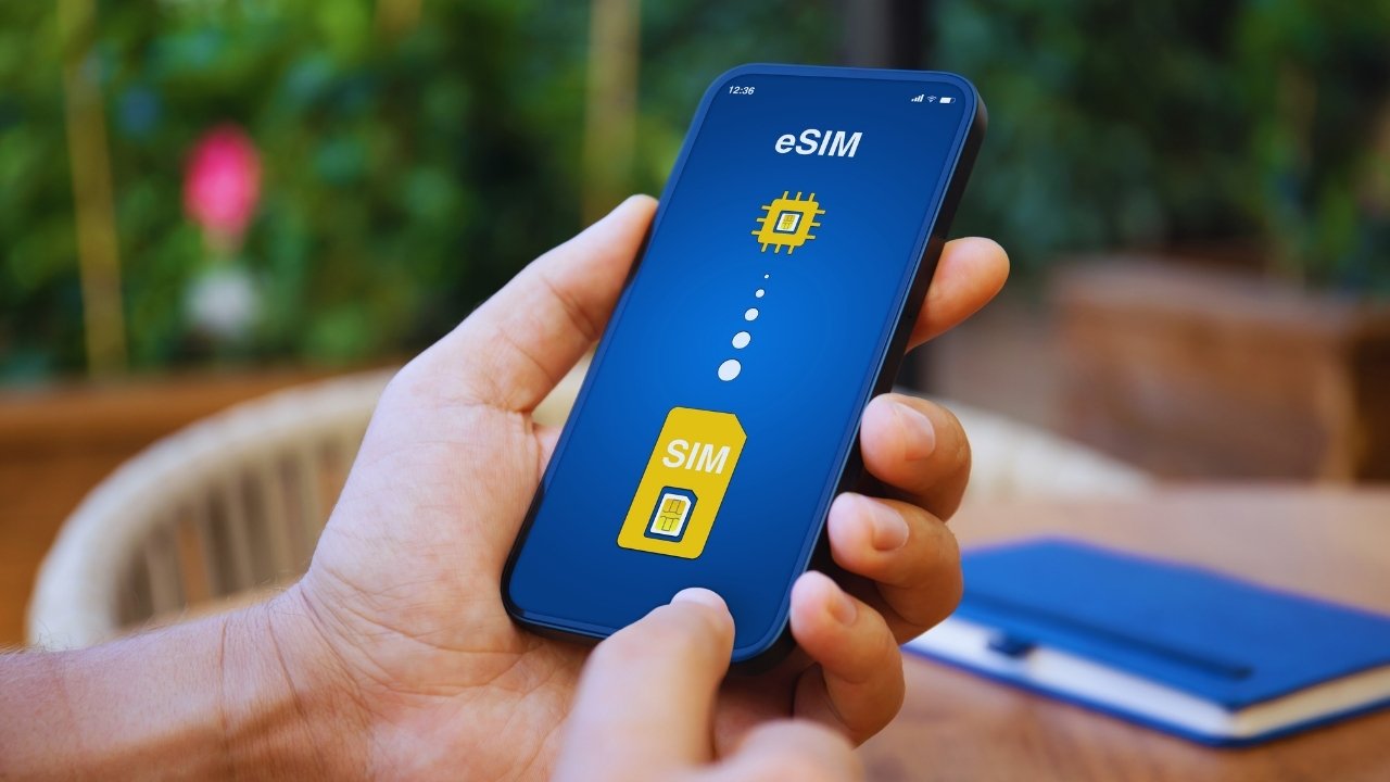 eSIMs: Revolutionizing How Travelers Stay Connected