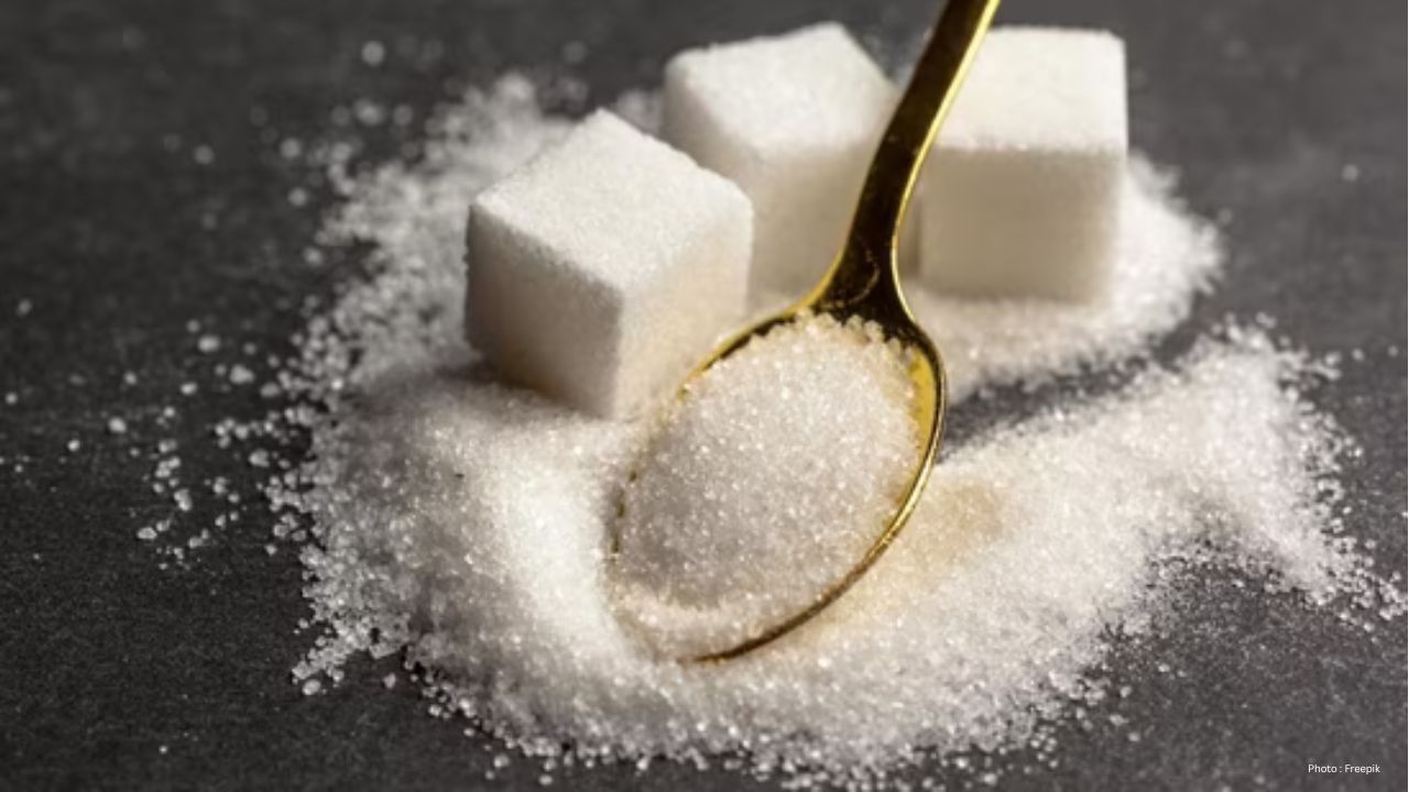 Nutrition Expert from Oxford Clarifies Healthiest Sweetener: Sugar, Jaggery, Honey, Dates, or Stevia