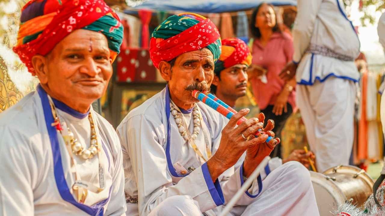 The Living Threads of Folk Song: How Traditional Tunes Tell Our Stories