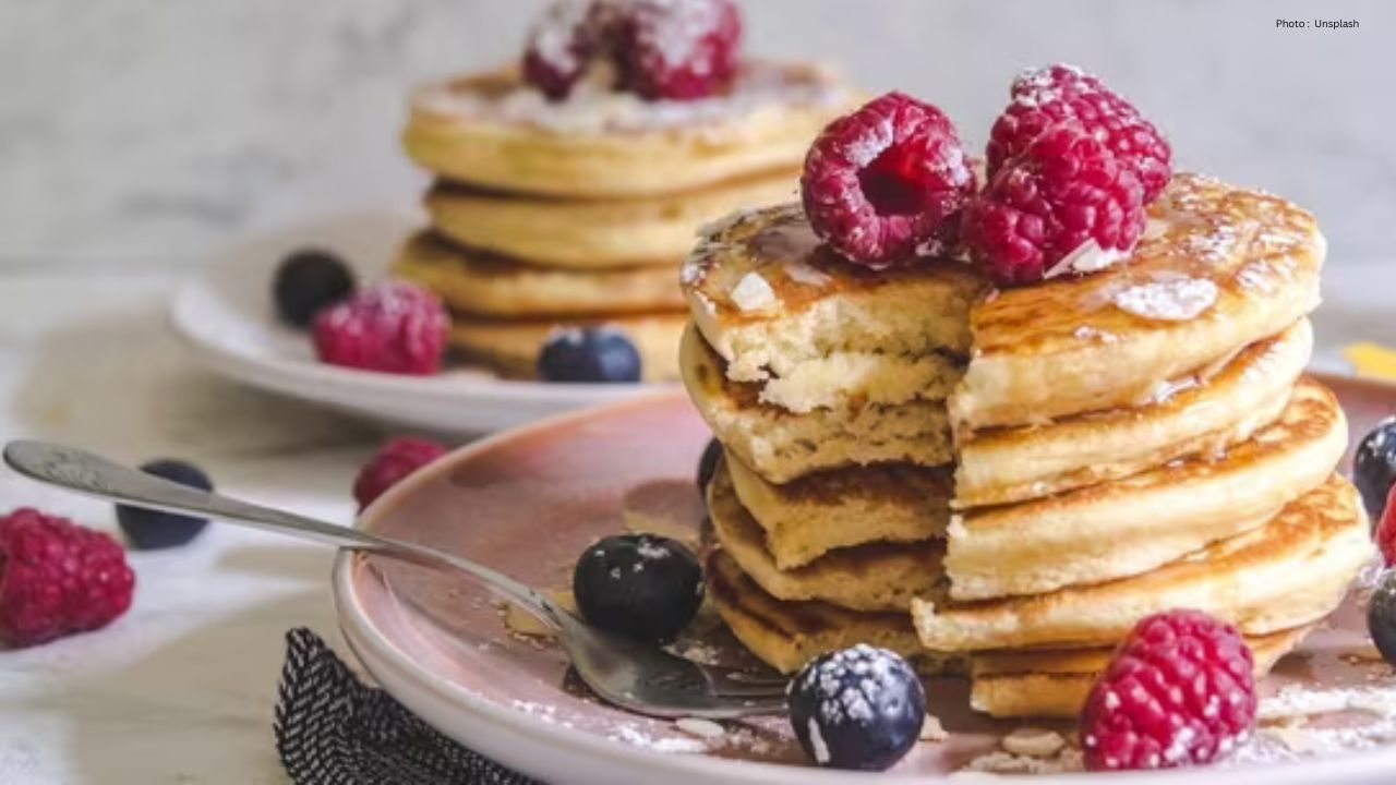Why You Should Avoid Eating Only Carbs for Breakfast, Says French Biochemist
