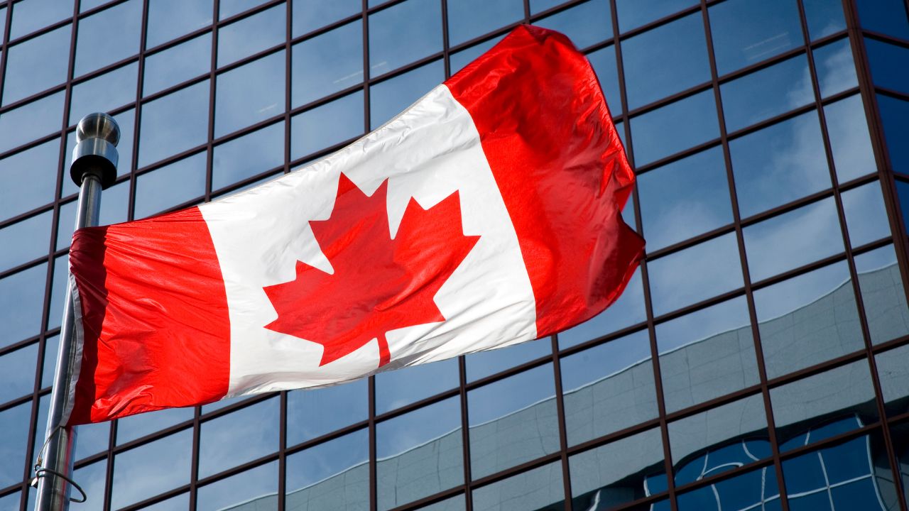 ‘Forever Canadian’ petition gets 456,000 signatures in Alberta