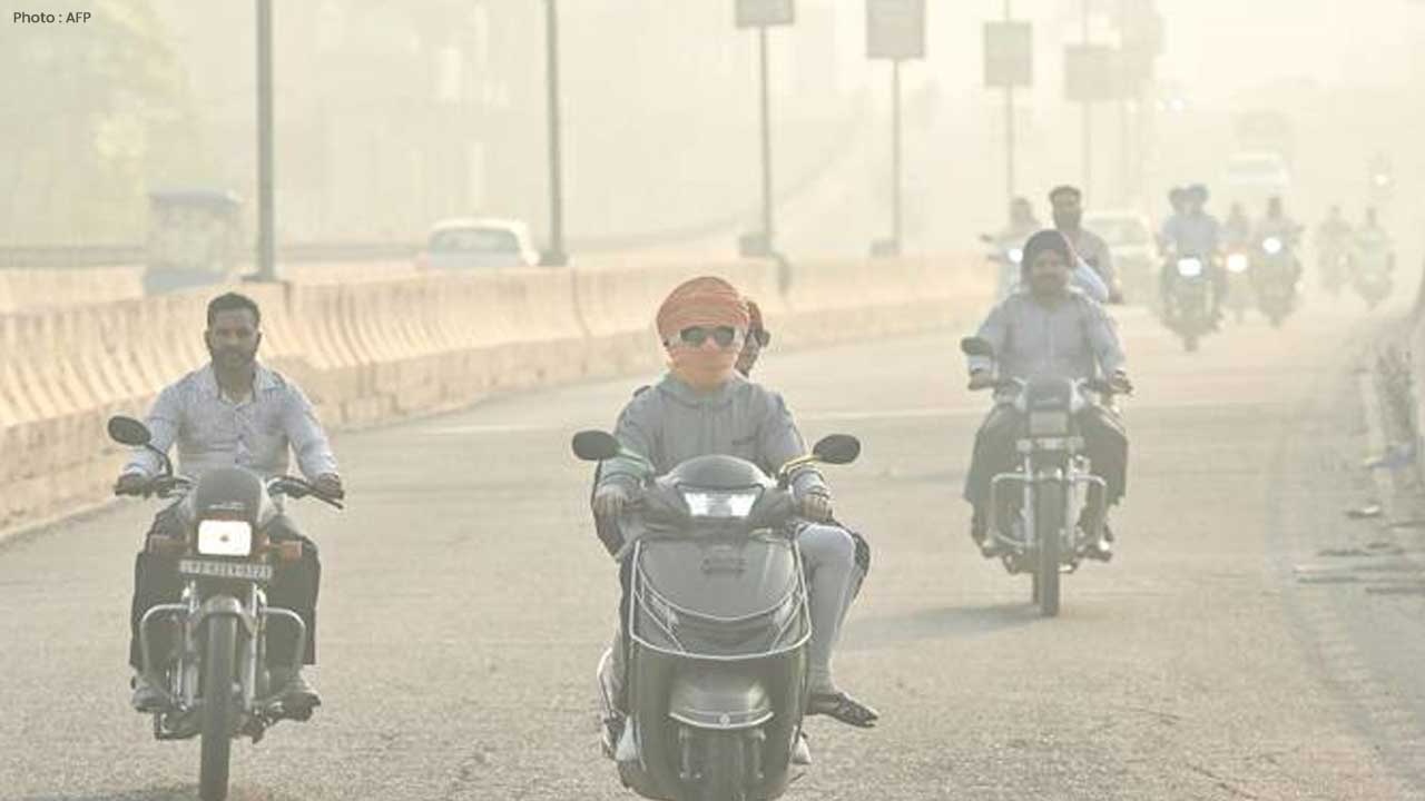 Smog and Strain: Delhi Wakes to AQI 352 After Cloud-Seeding Misses the Mark