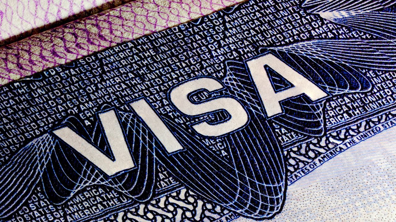 US Lawmakers Urge Trump to Reconsider H-1B Visa Fee and Curbs