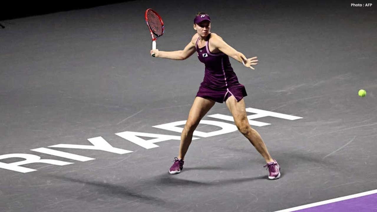 Rybakina Rallies Past Swiatek in Riyadh to Reach WTA Finals Semis