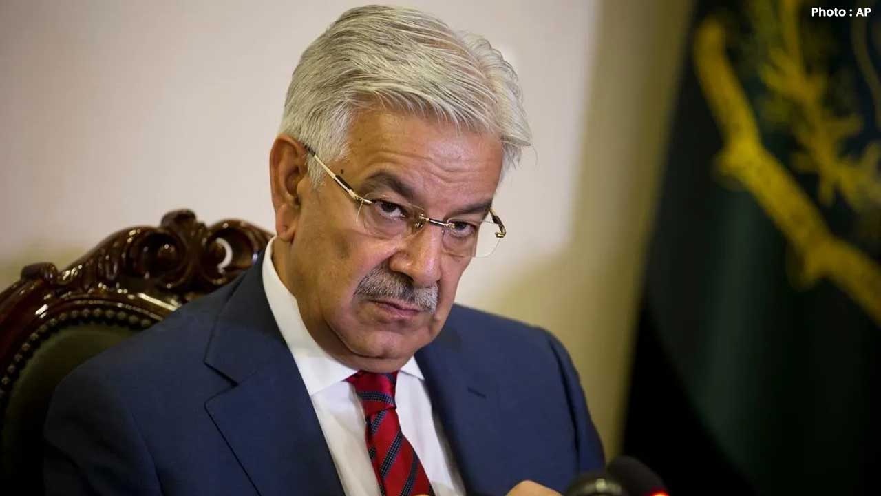 Khawaja Asif Issues Stark Warning to Taliban as Istanbul Talks Get Underway