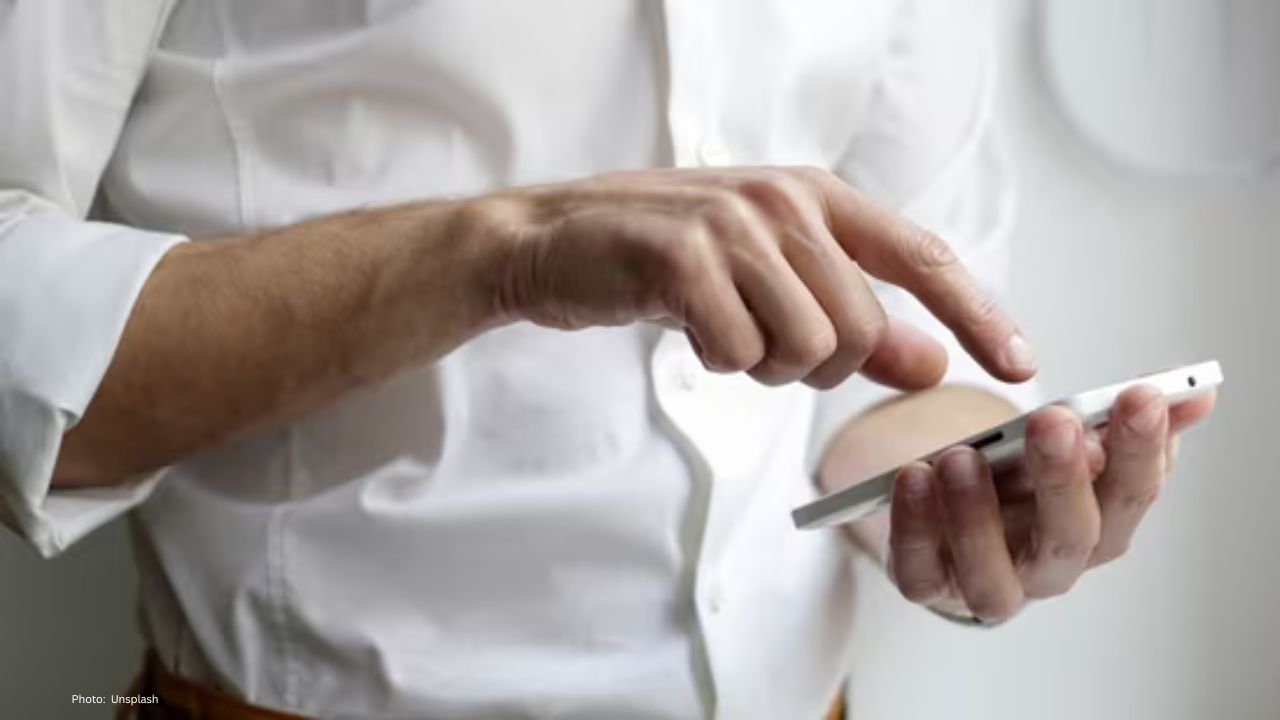 AI Envisions the Impact of Phone Addiction on Our Bodies by 2050